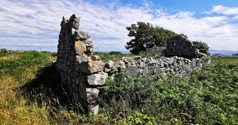 Claíocha agus Fothracha